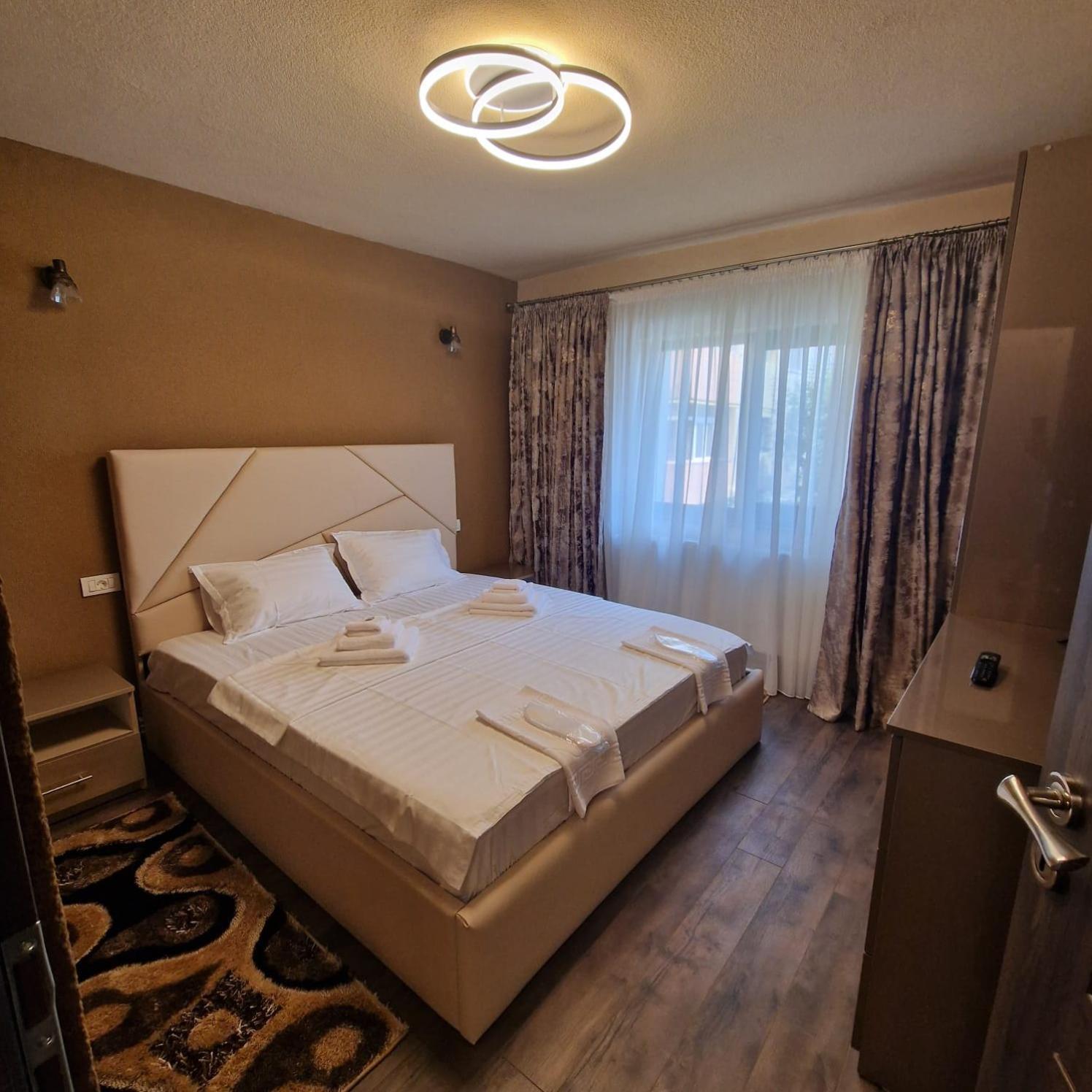 Apartament Iulius 4 Curtea de Argeş 外观 照片